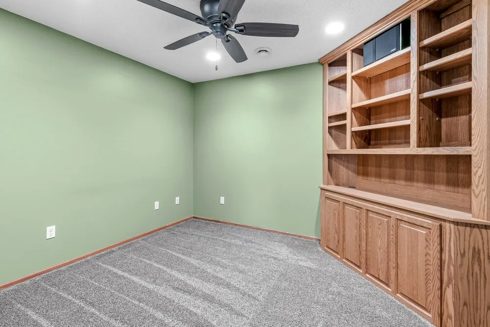 3406 Hartford Rd, Woodbury, MN 55125