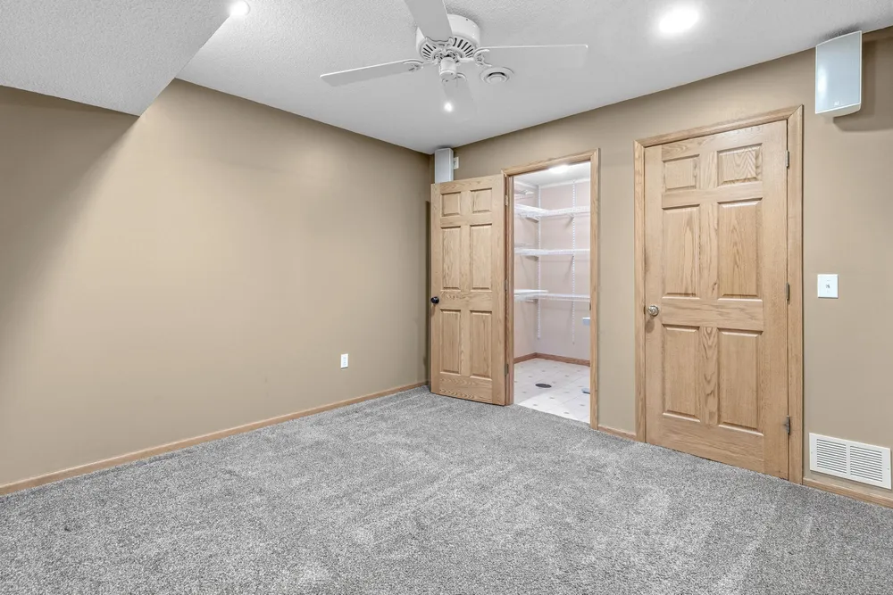 3406 Hartford Rd, Woodbury, MN 55125