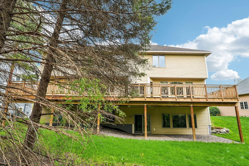 18658 Ponderosa Ct, Eden Prairie, MN 55347