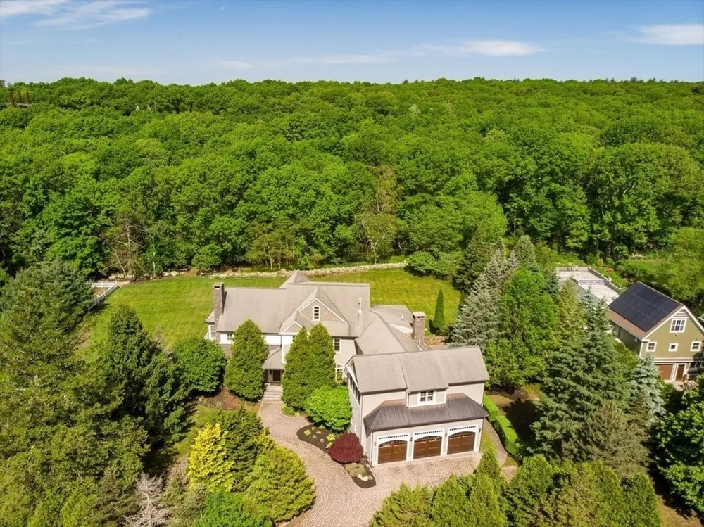 2 Stonegate Ln, Dover, MA 02030