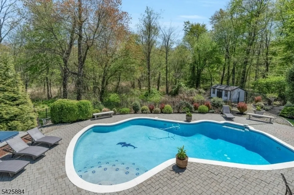 15 Fieldstone Ct, East Hanover, NJ 07936-3565