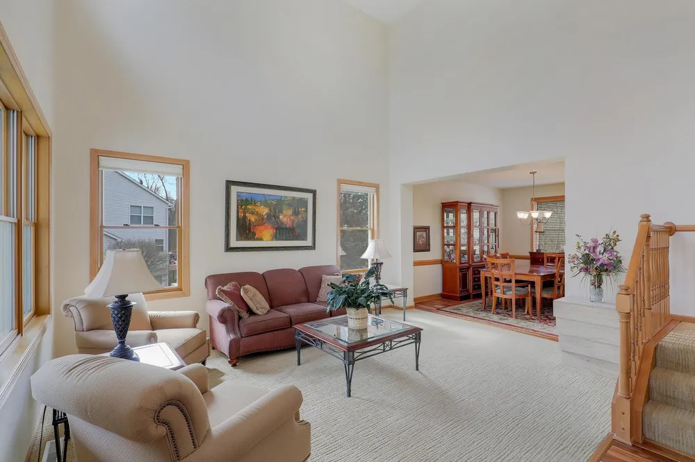 17039 Valley Rd, Eden Prairie, MN 55347