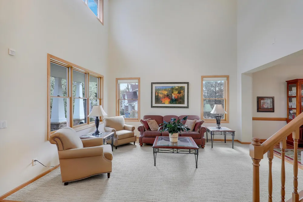 17039 Valley Rd, Eden Prairie, MN 55347