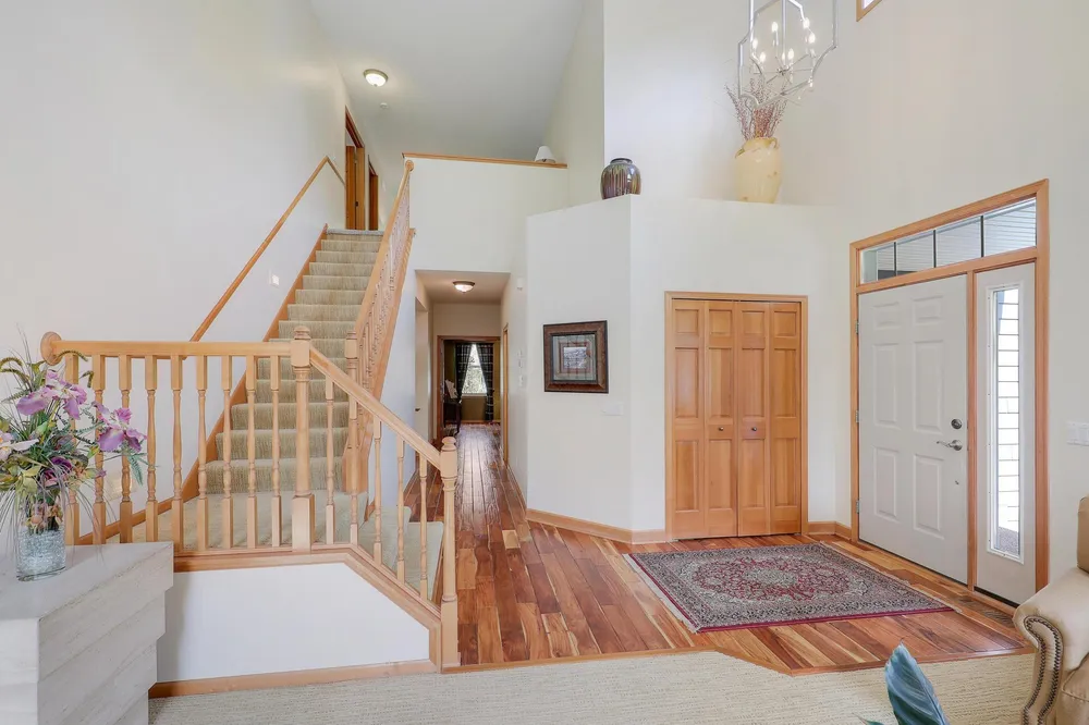 17039 Valley Rd, Eden Prairie, MN 55347
