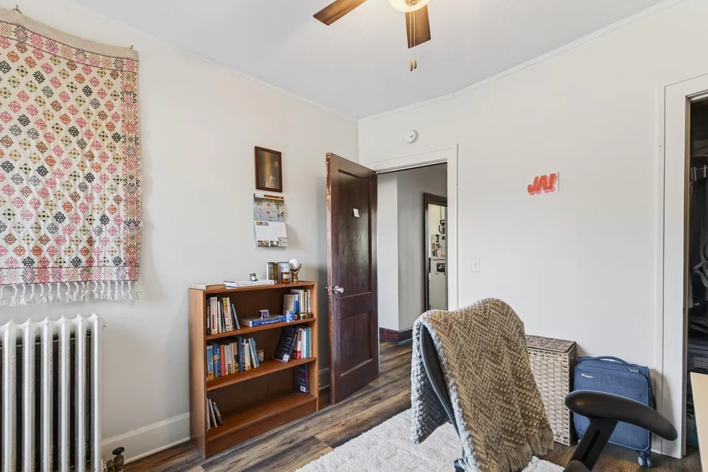 2322 Garfield Ave, Minneapolis, MN 55405-3242