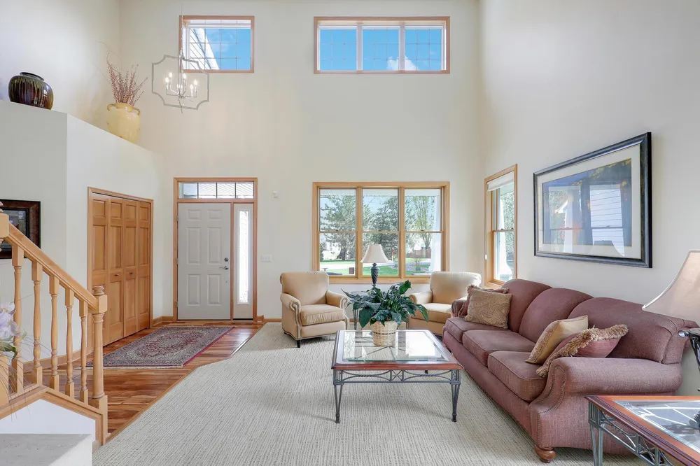 17039 Valley Rd, Eden Prairie, MN 55347