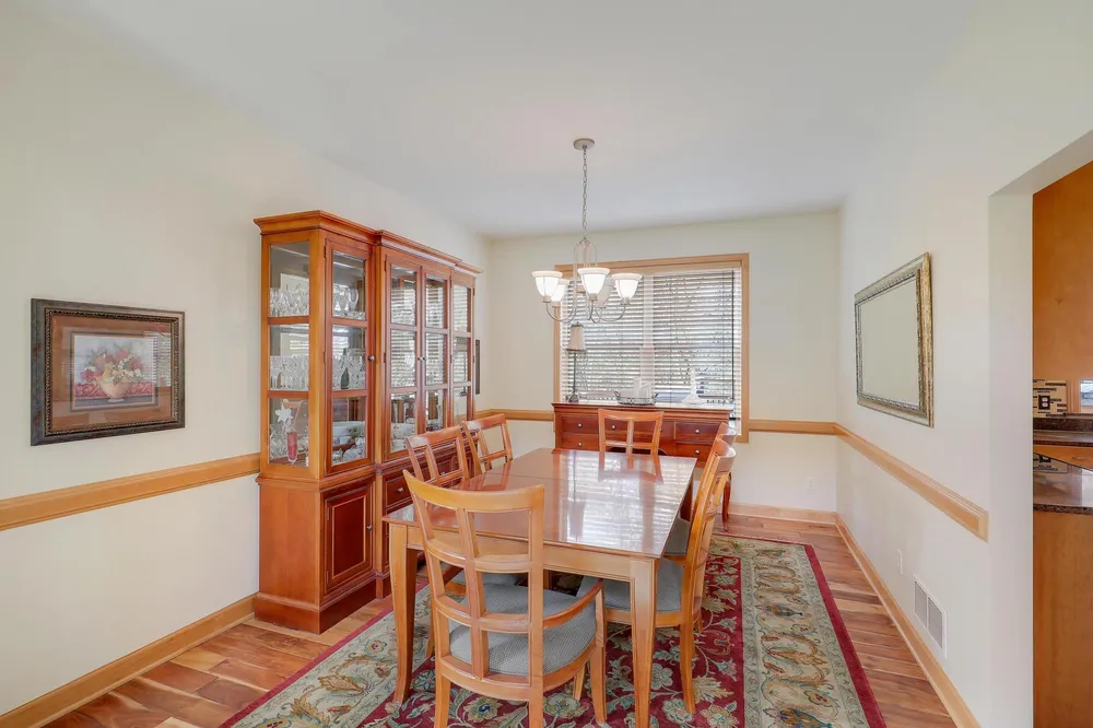 17039 Valley Rd, Eden Prairie, MN 55347