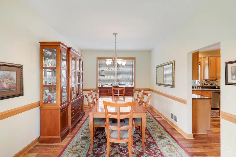 17039 Valley Rd, Eden Prairie, MN 55347