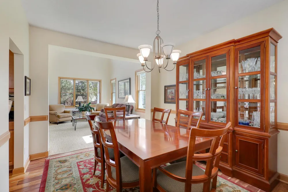 17039 Valley Rd, Eden Prairie, MN 55347