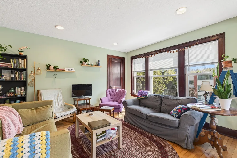 2322 Garfield Ave, Minneapolis, MN 55405-3242