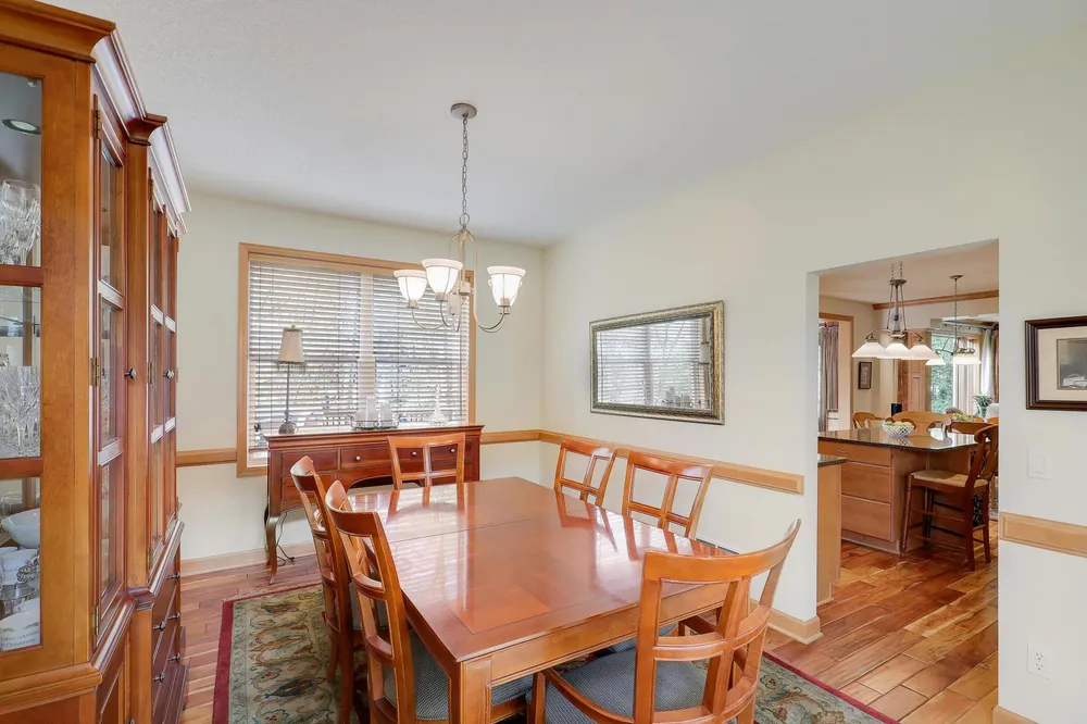 17039 Valley Rd, Eden Prairie, MN 55347