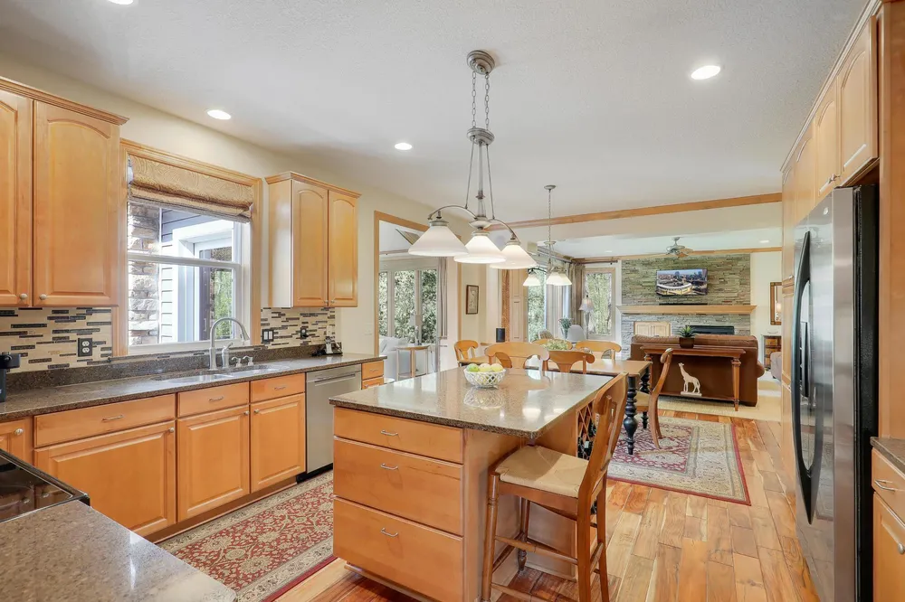 17039 Valley Rd, Eden Prairie, MN 55347