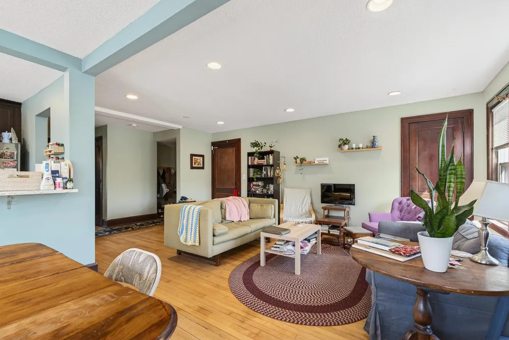2322 Garfield Ave, Minneapolis, MN 55405-3242
