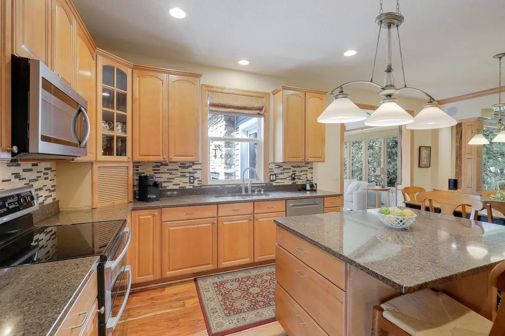 17039 Valley Rd, Eden Prairie, MN 55347