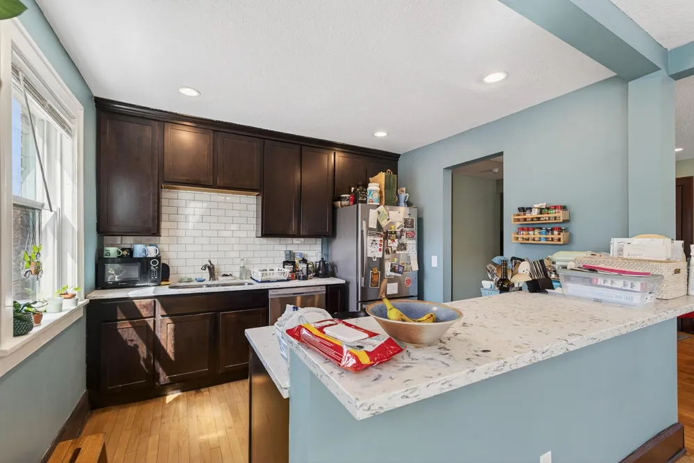 2322 Garfield Ave, Minneapolis, MN 55405-3242