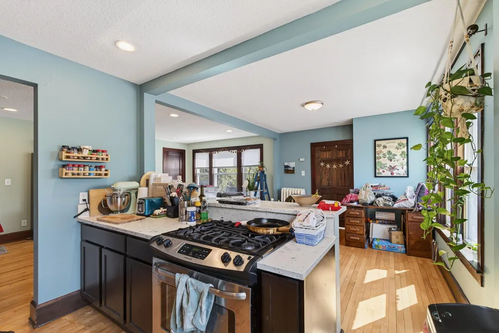 2322 Garfield Ave, Minneapolis, MN 55405-3242