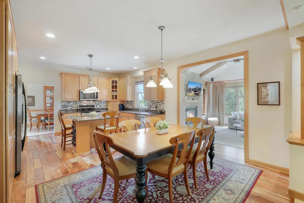 17039 Valley Rd, Eden Prairie, MN 55347