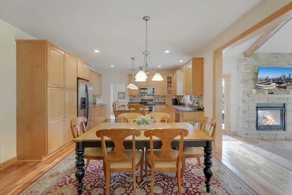 17039 Valley Rd, Eden Prairie, MN 55347