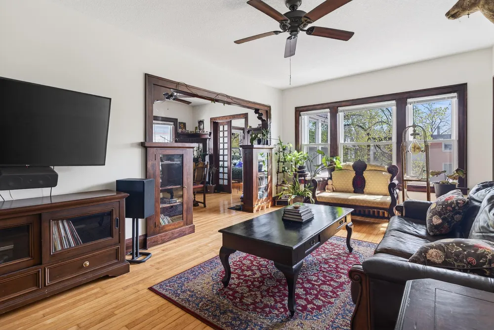 2322 Garfield Ave, Minneapolis, MN 55405-3242