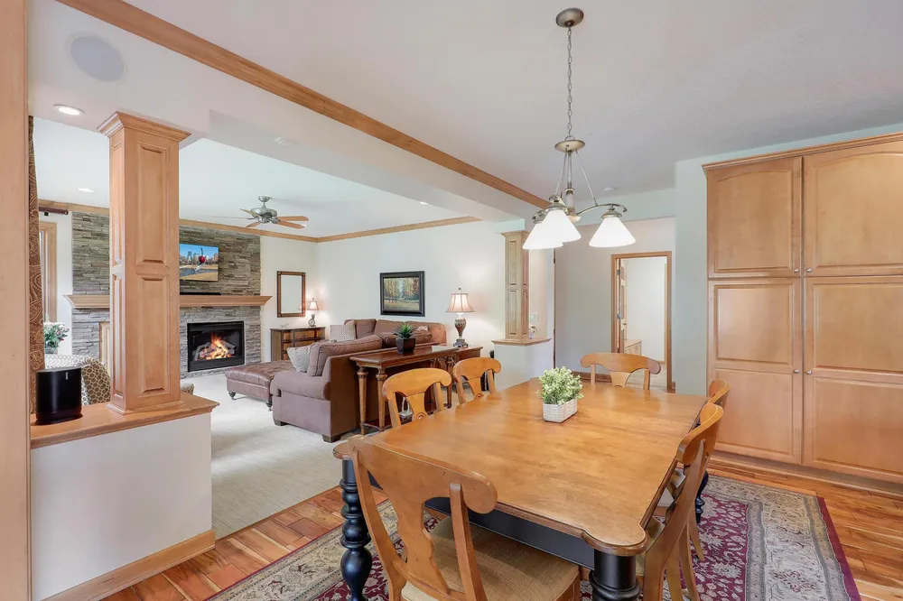 17039 Valley Rd, Eden Prairie, MN 55347