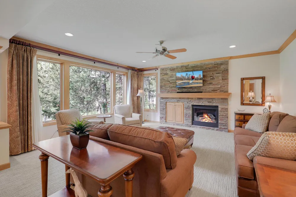 17039 Valley Rd, Eden Prairie, MN 55347