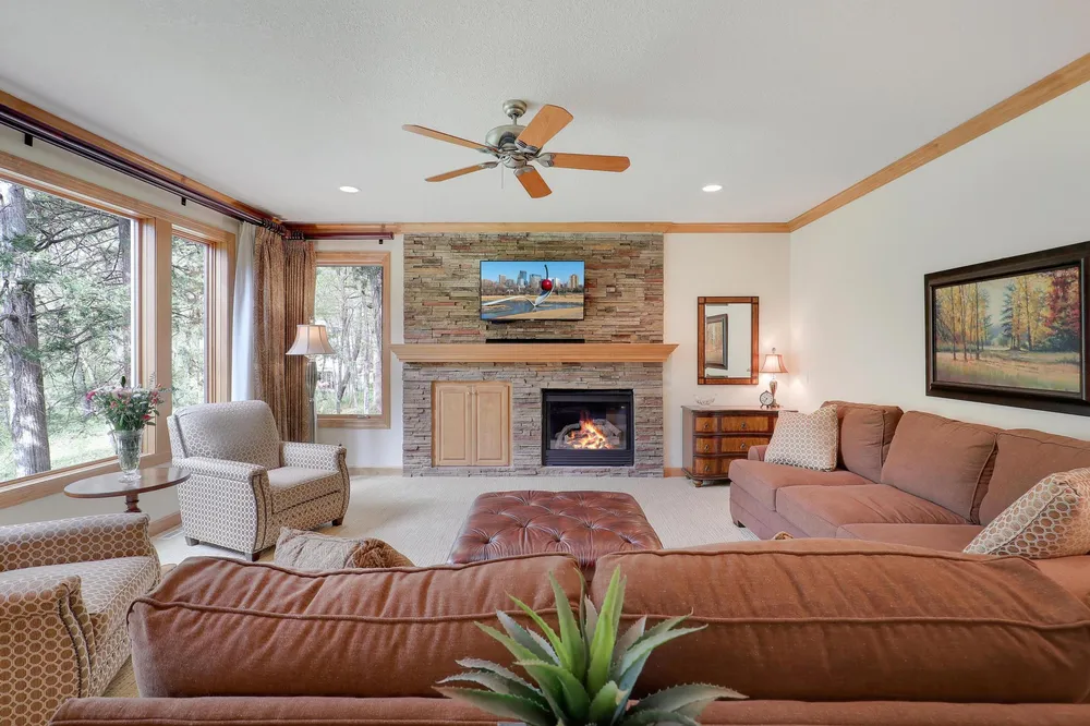 17039 Valley Rd, Eden Prairie, MN 55347