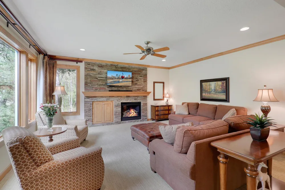 17039 Valley Rd, Eden Prairie, MN 55347