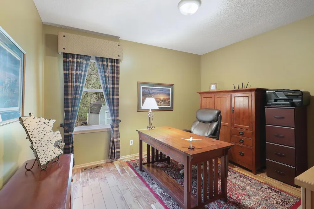 17039 Valley Rd, Eden Prairie, MN 55347