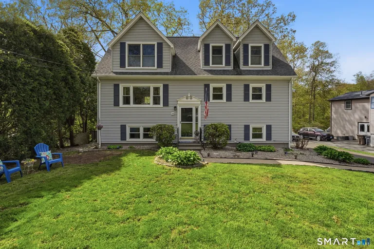 25 Forest Rd, East Lyme, CT 06357