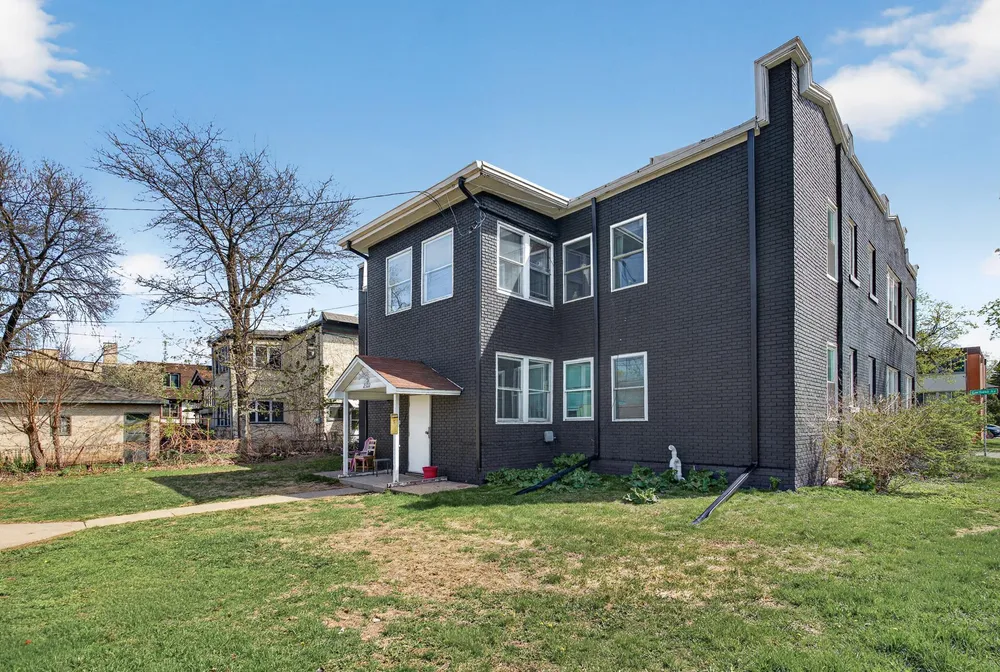 2322 Garfield Ave, Minneapolis, MN 55405-3242