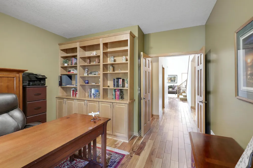 17039 Valley Rd, Eden Prairie, MN 55347