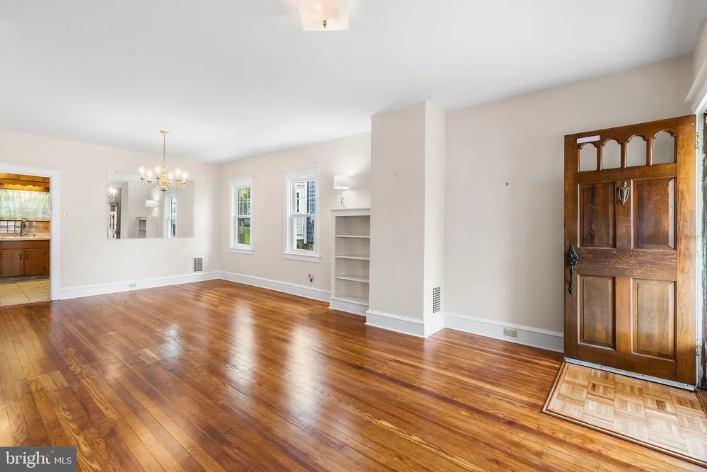 16 North Ave, Wyncote, PA 19095
