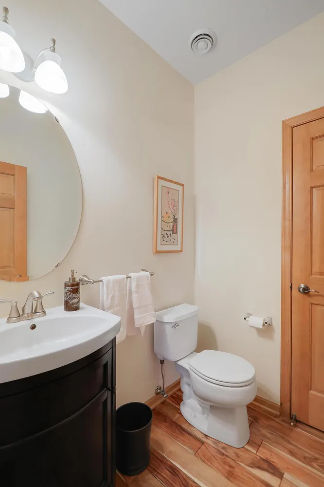17039 Valley Rd, Eden Prairie, MN 55347