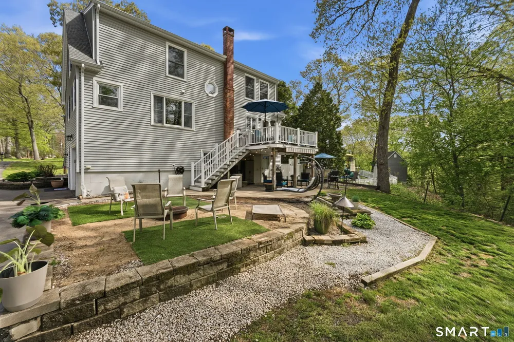 25 Forest Rd, East Lyme, CT 06357