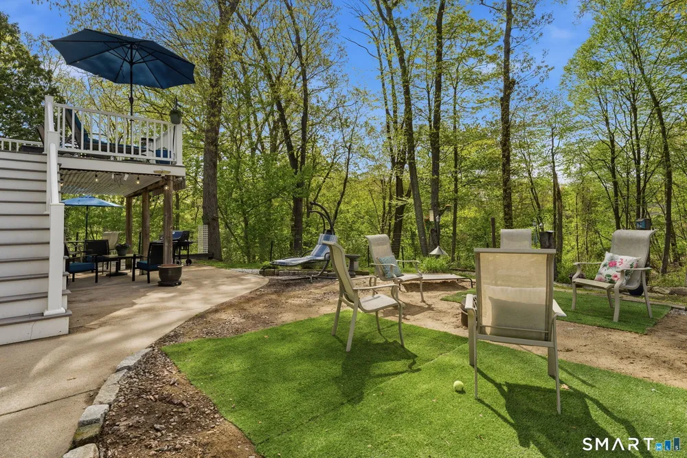 25 Forest Rd, East Lyme, CT 06357