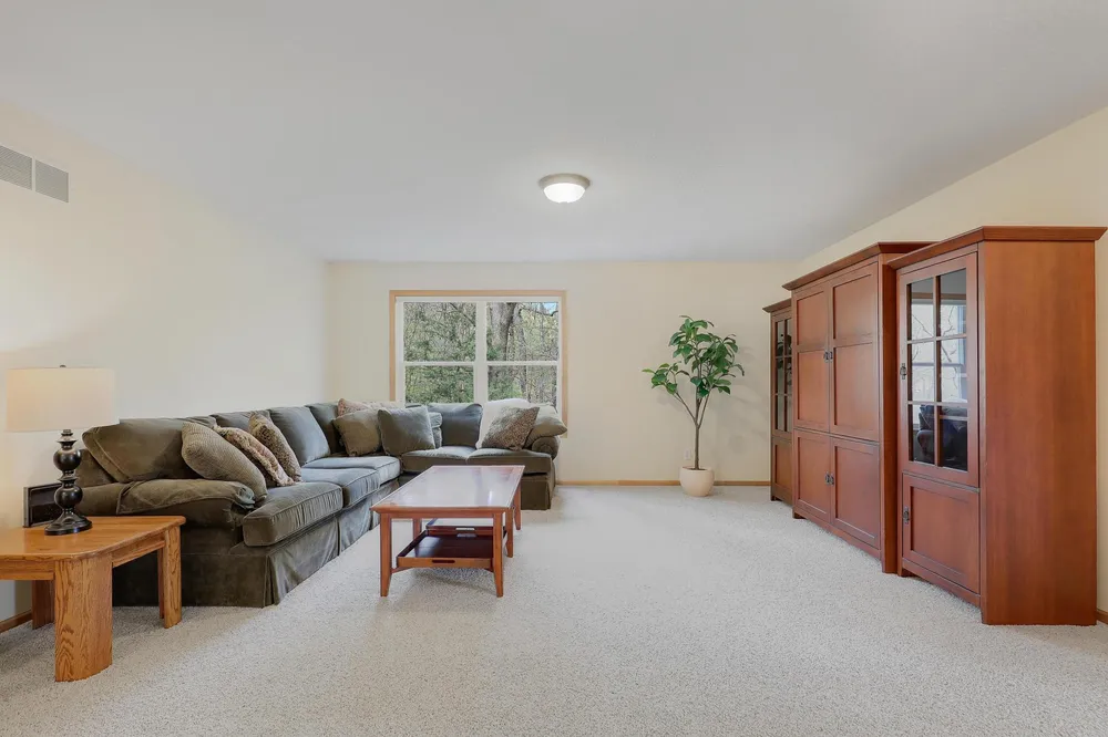 17039 Valley Rd, Eden Prairie, MN 55347