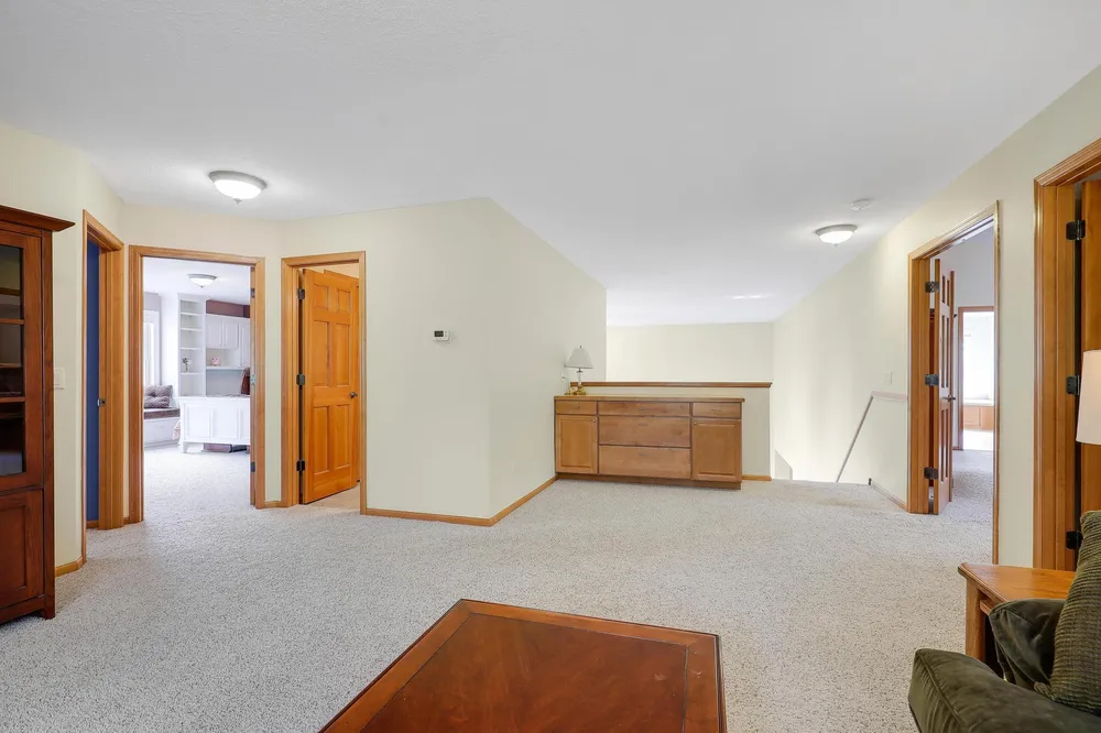 17039 Valley Rd, Eden Prairie, MN 55347
