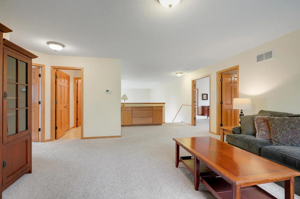 17039 Valley Rd, Eden Prairie, MN 55347