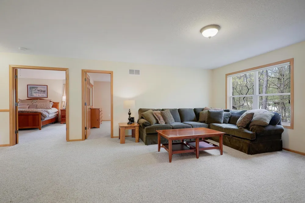 17039 Valley Rd, Eden Prairie, MN 55347