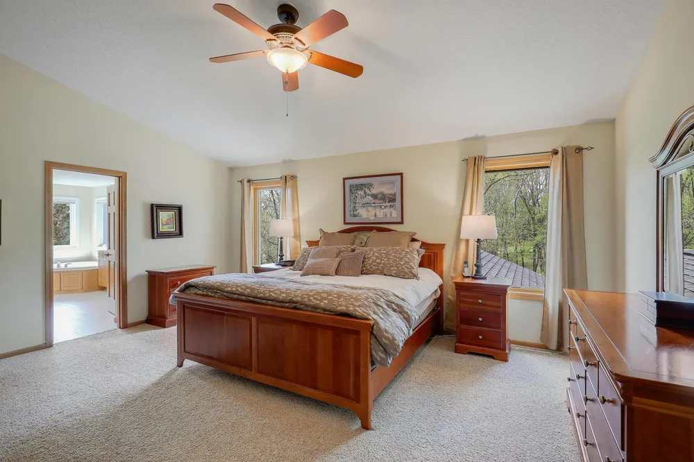 17039 Valley Rd, Eden Prairie, MN 55347