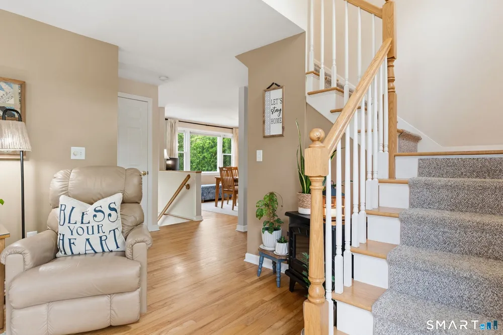 25 Forest Rd, East Lyme, CT 06357