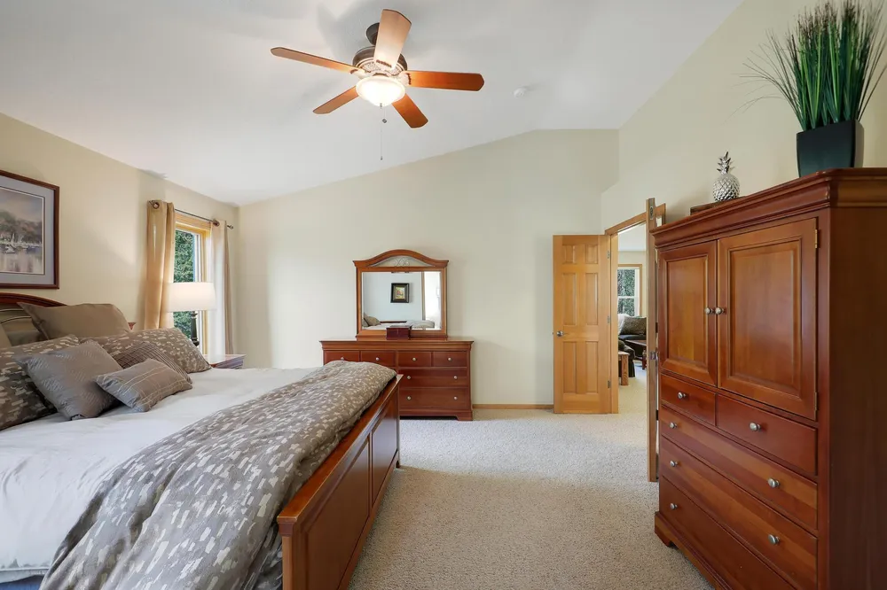 17039 Valley Rd, Eden Prairie, MN 55347