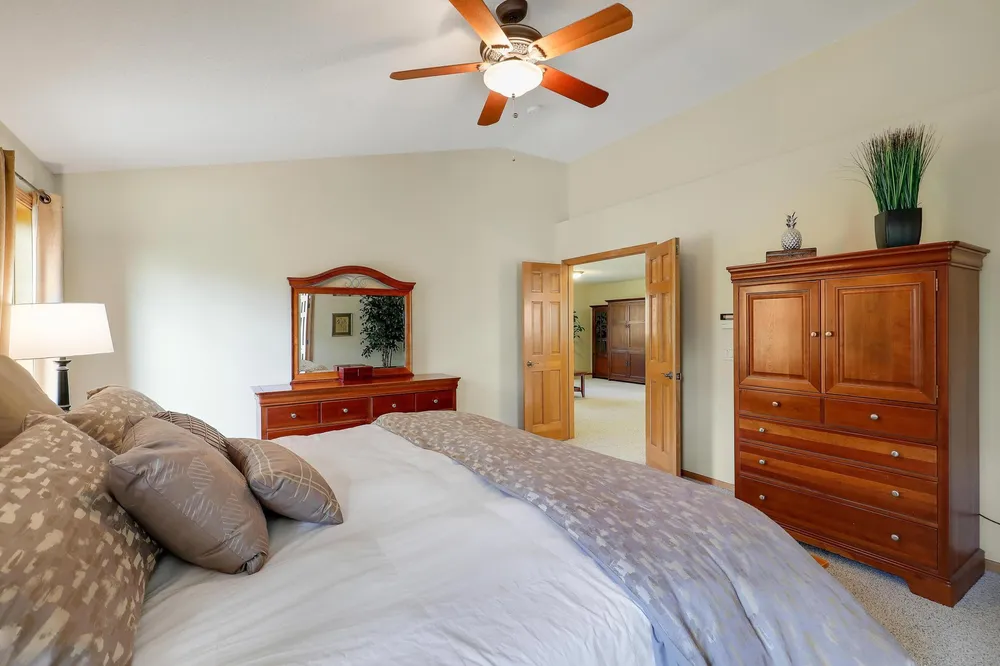 17039 Valley Rd, Eden Prairie, MN 55347