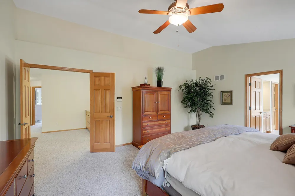 17039 Valley Rd, Eden Prairie, MN 55347