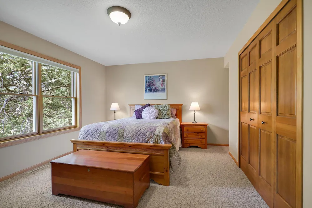 17039 Valley Rd, Eden Prairie, MN 55347