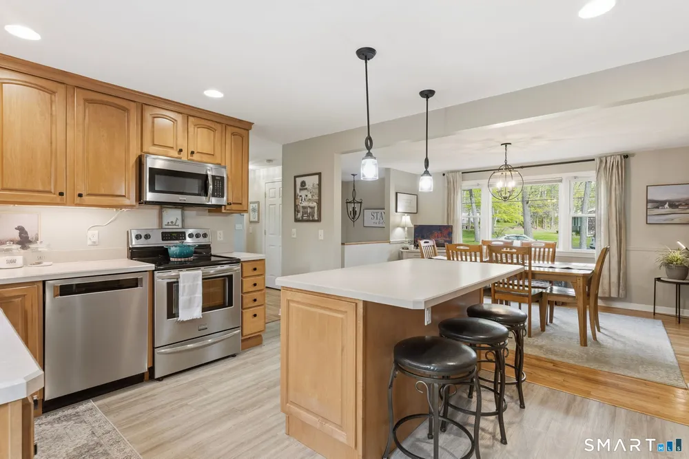 25 Forest Rd, East Lyme, CT 06357