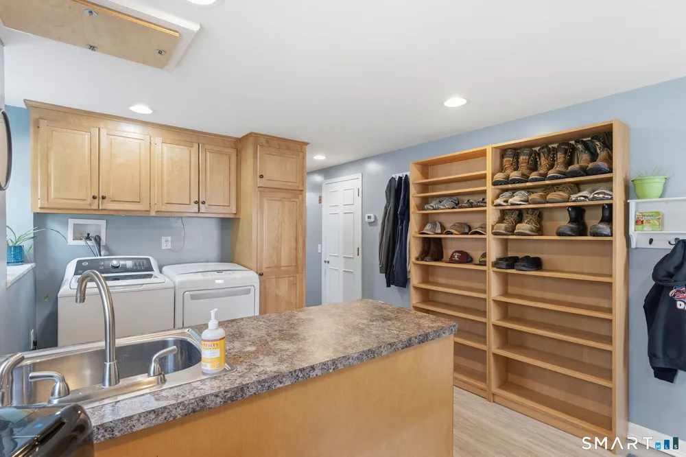 25 Forest Rd, East Lyme, CT 06357