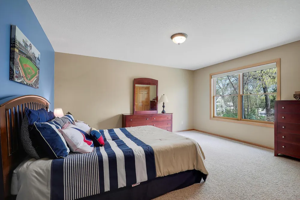 17039 Valley Rd, Eden Prairie, MN 55347