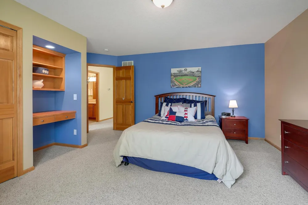 17039 Valley Rd, Eden Prairie, MN 55347