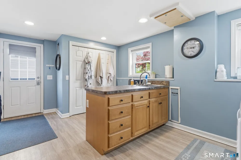 25 Forest Rd, East Lyme, CT 06357